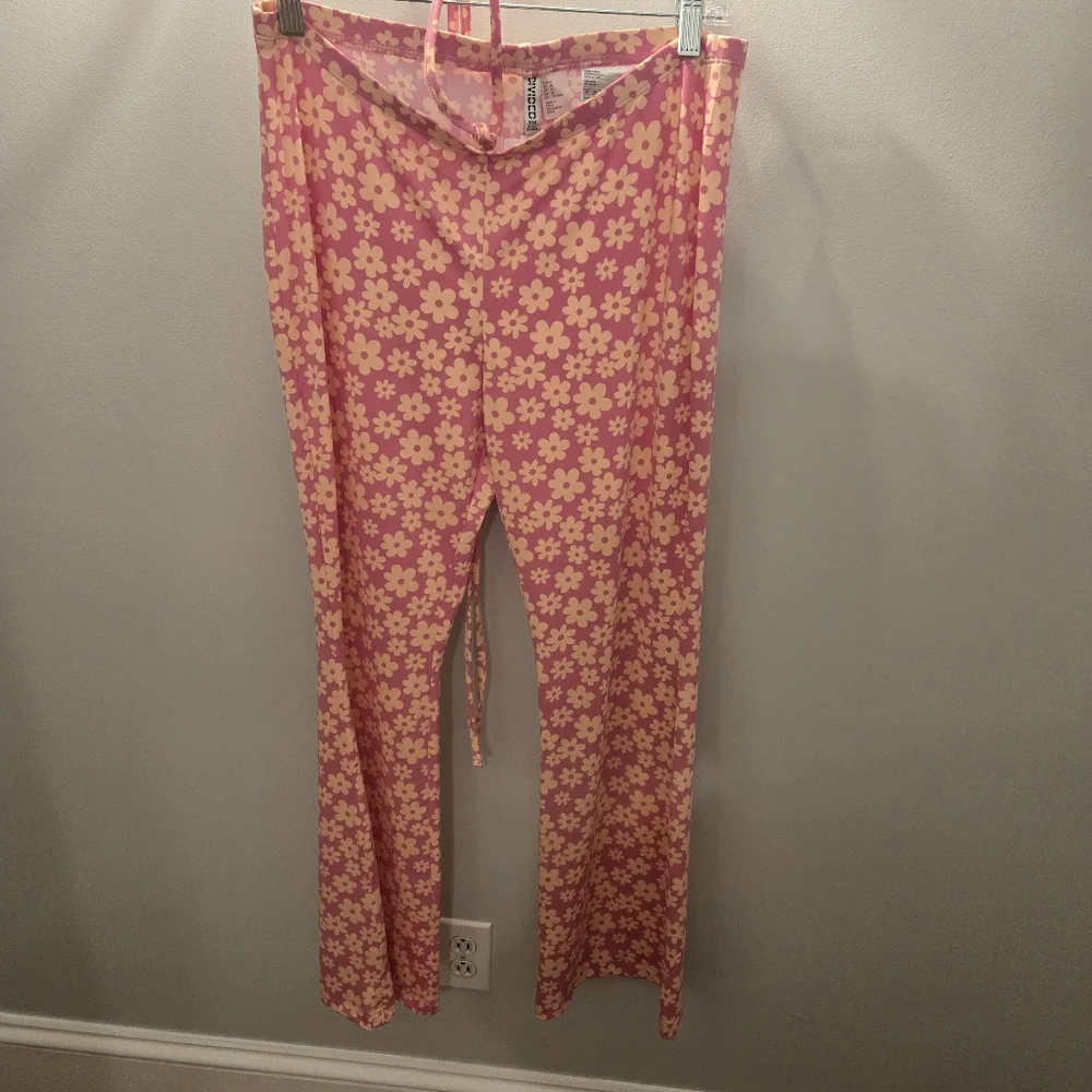 H&M Divided Floral Flare Pants Tie Detail Size Medium NWT - Picture 2 of 6